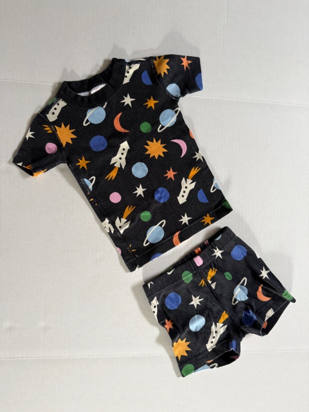 Hanna Andersson Colorful Space Shorty Pajama Set, 3T Rocket Planet Stars